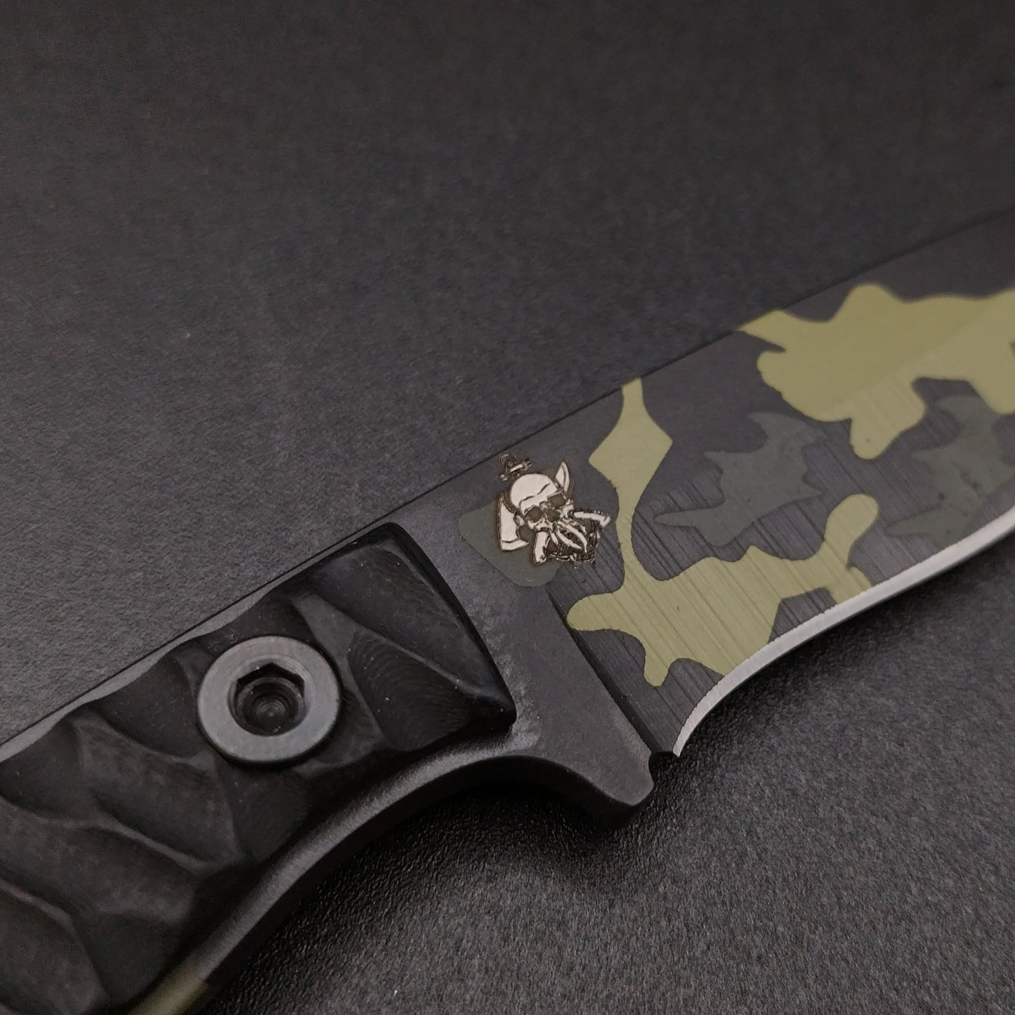 Sea Sick Blades Micro Skinner Black G10, Camo Cerekote 3