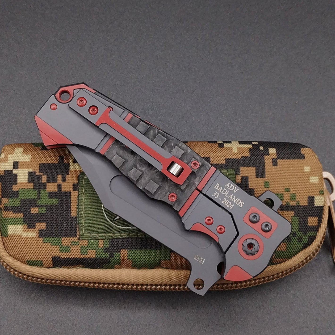 ADV Badlands Bowie Black and Red, Carbon Fiber 4