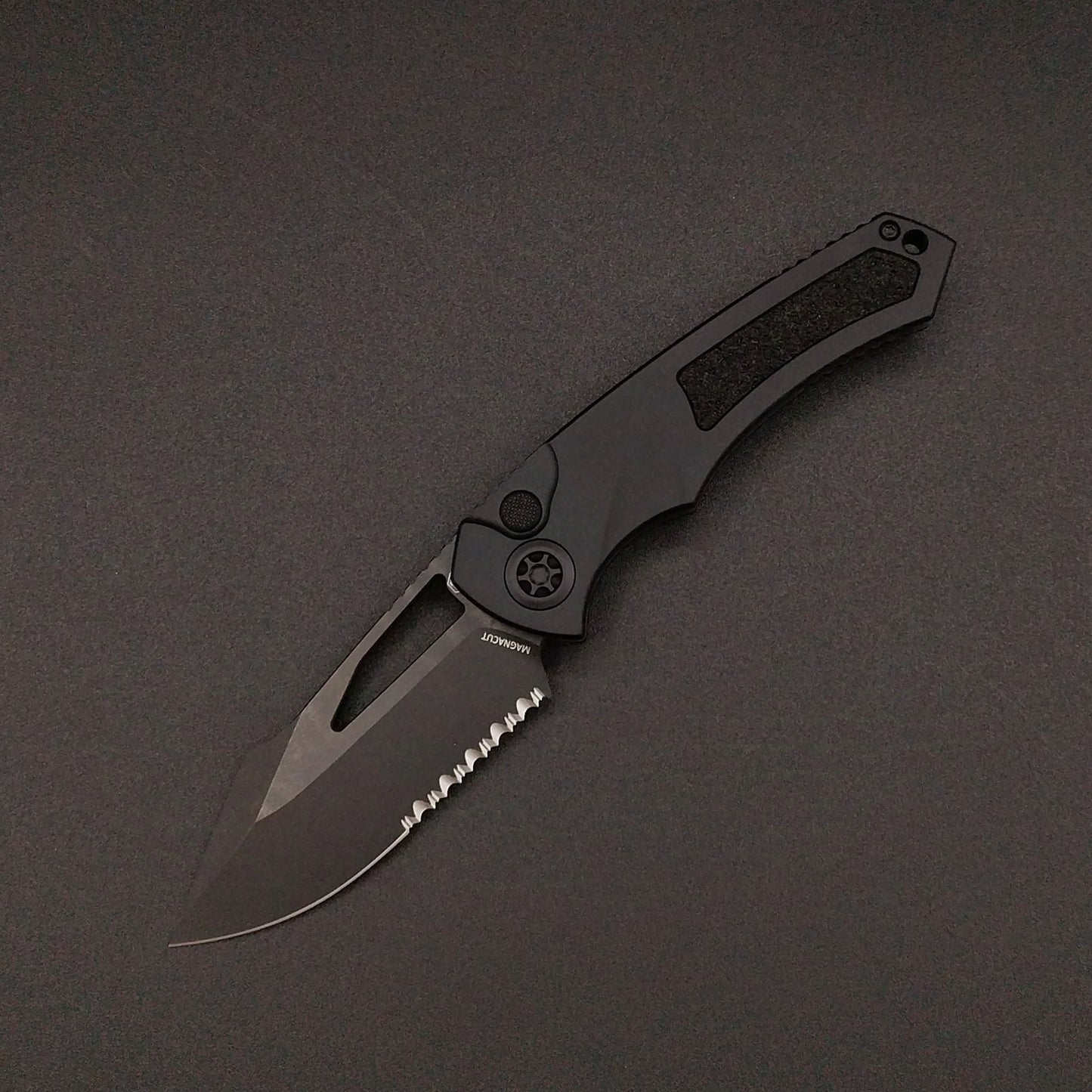 Heretic Knives Pariah Button Lock DLC Partially Serrated 1