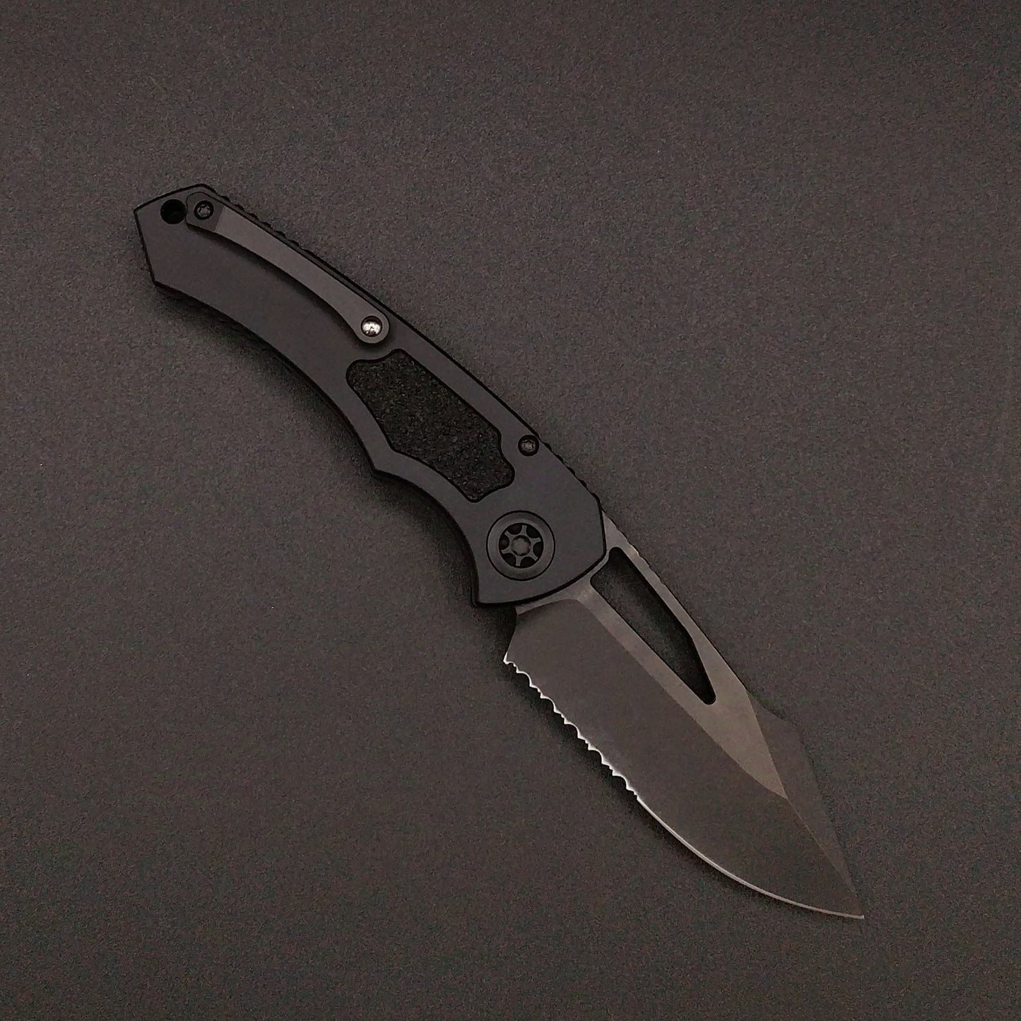 Heretic Knives Pariah Button Lock DLC Partially Serrated 2