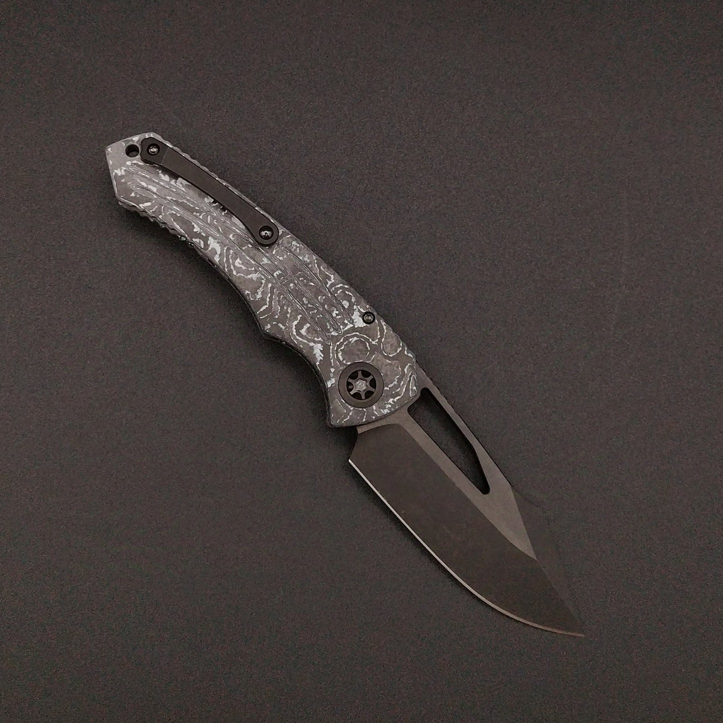 Heretic Knives Pariah Button Lock White Camo Carbon Fiber 2