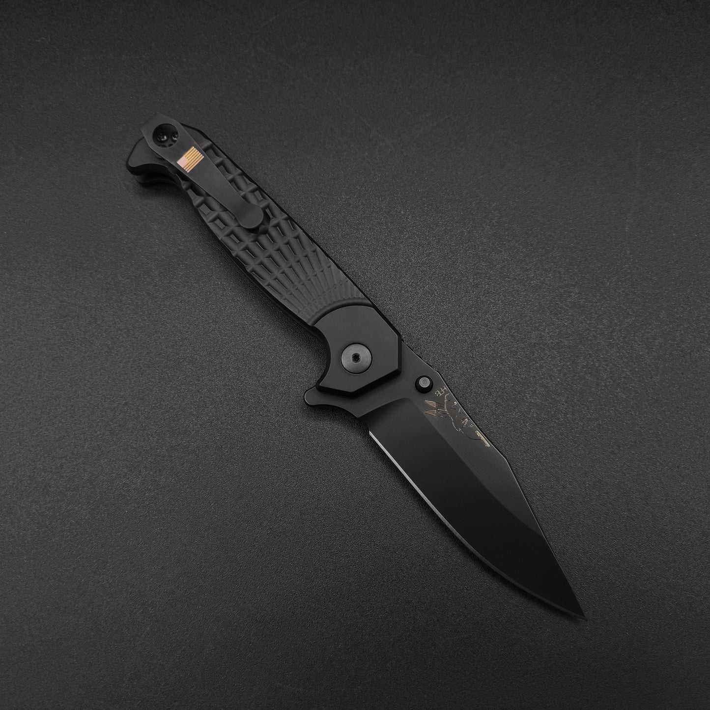 Half Face Blades Crow Folder, Anodized black frame, nitride black blade 1