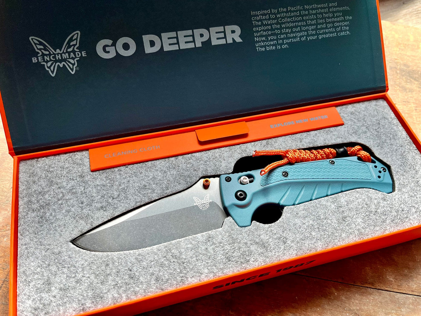 Benchmade 18060 Adira, MagnaCut, Blue Grivory 2